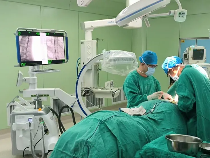 Orthopedic Operating Room Solution with Mobile C-arm Imaging System
